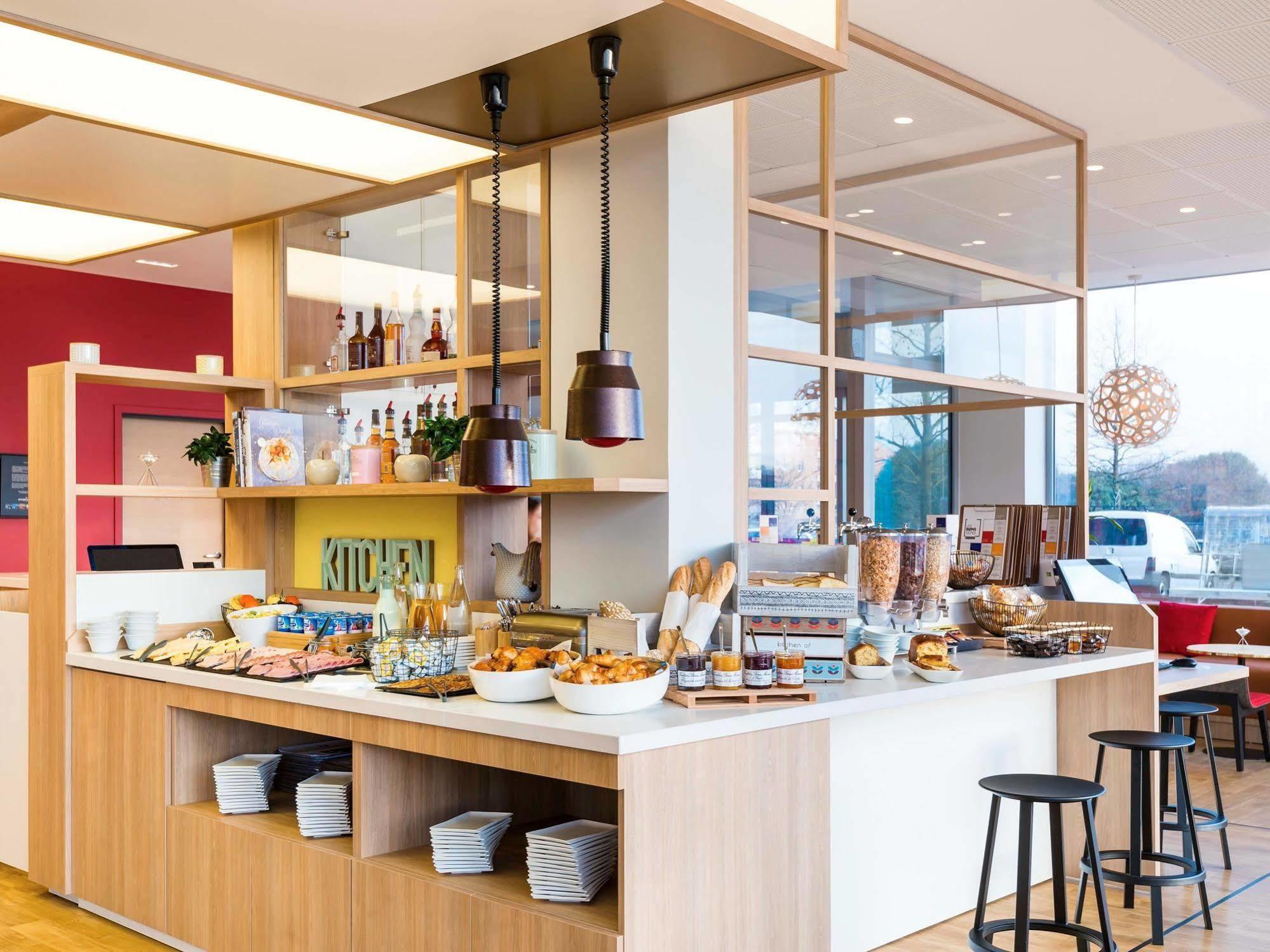 Ibis Styles Guyancourt Versailles Eksteriør billede