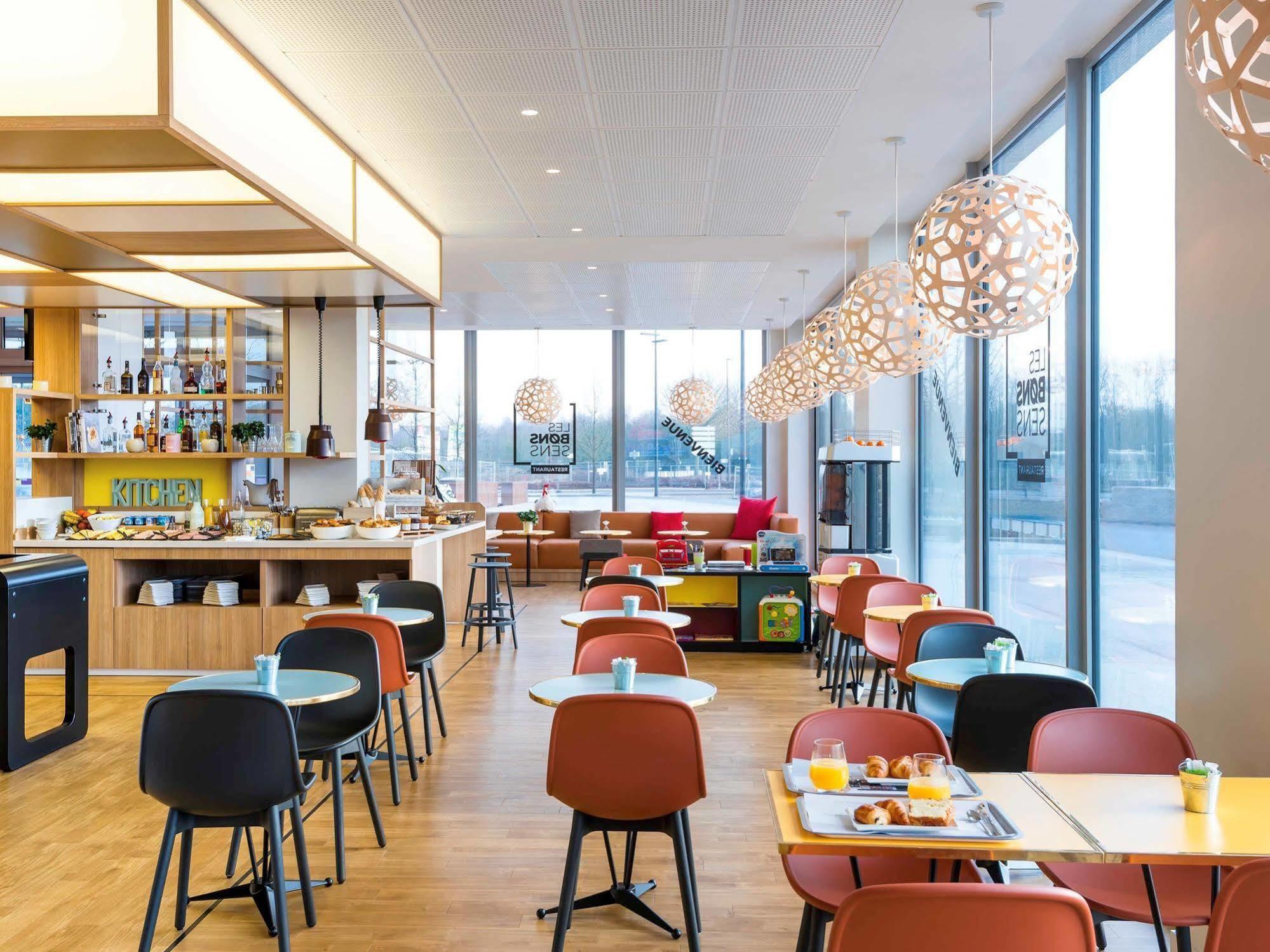 Ibis Styles Guyancourt Versailles Eksteriør billede