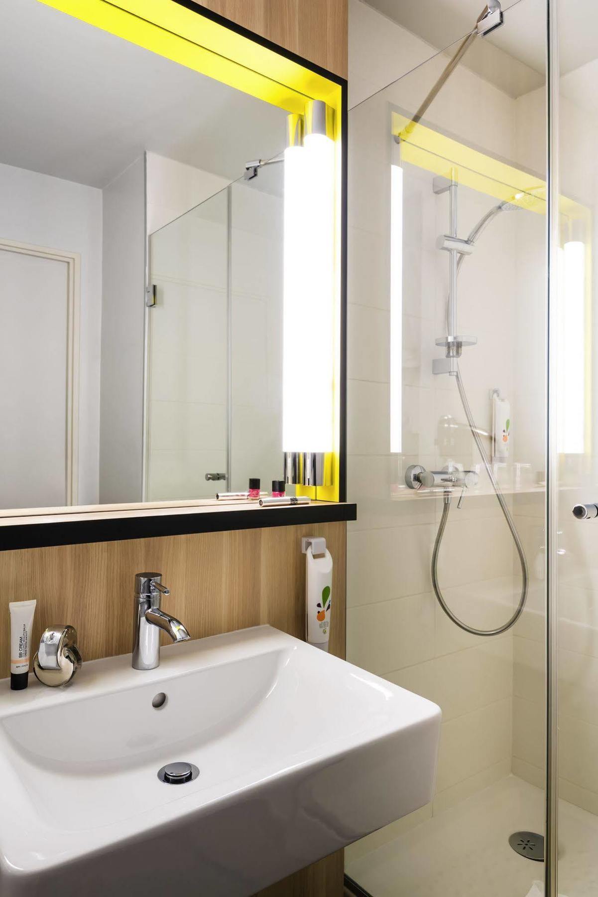 Ibis Styles Guyancourt Versailles Eksteriør billede