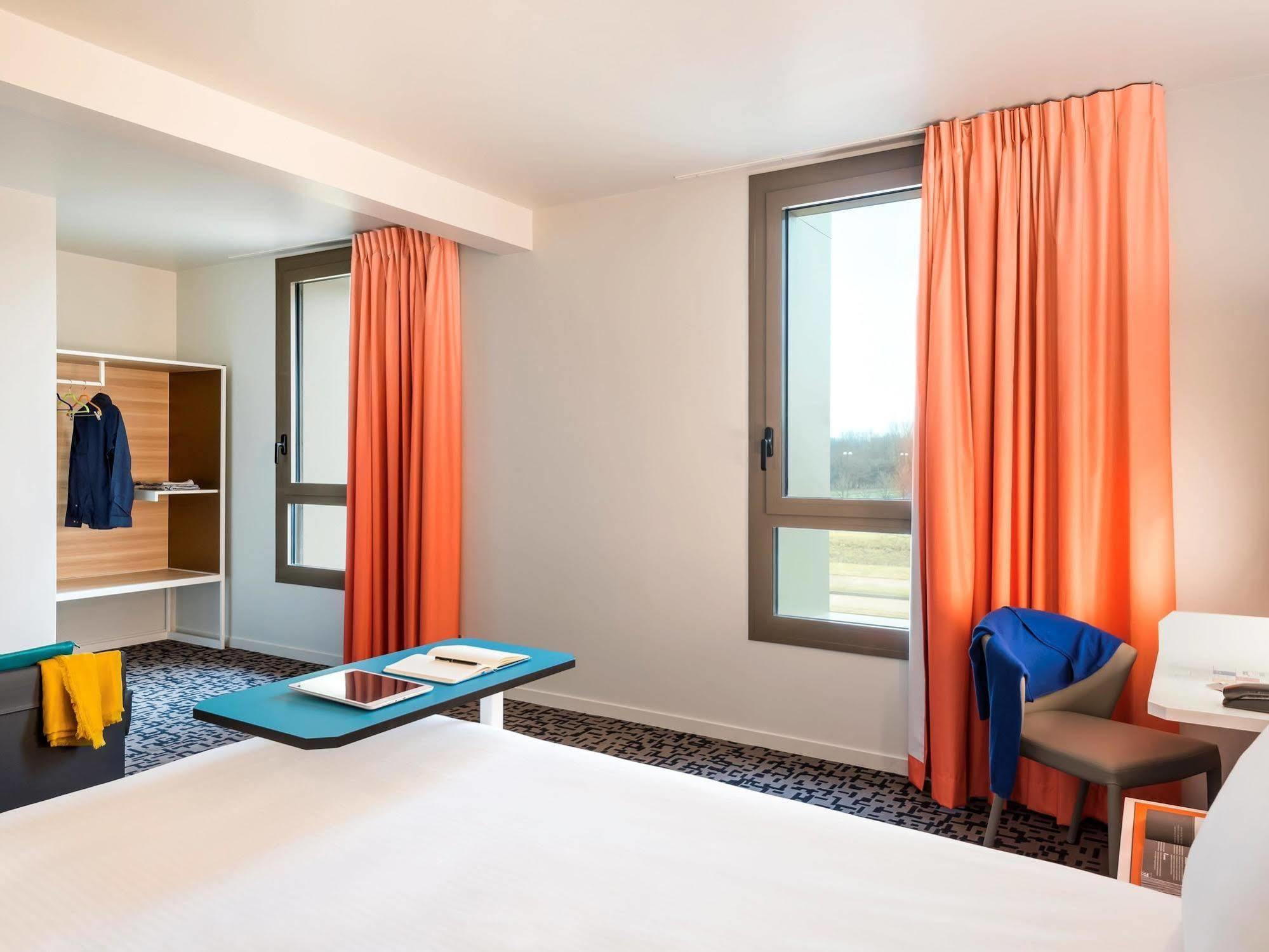Ibis Styles Guyancourt Versailles Eksteriør billede