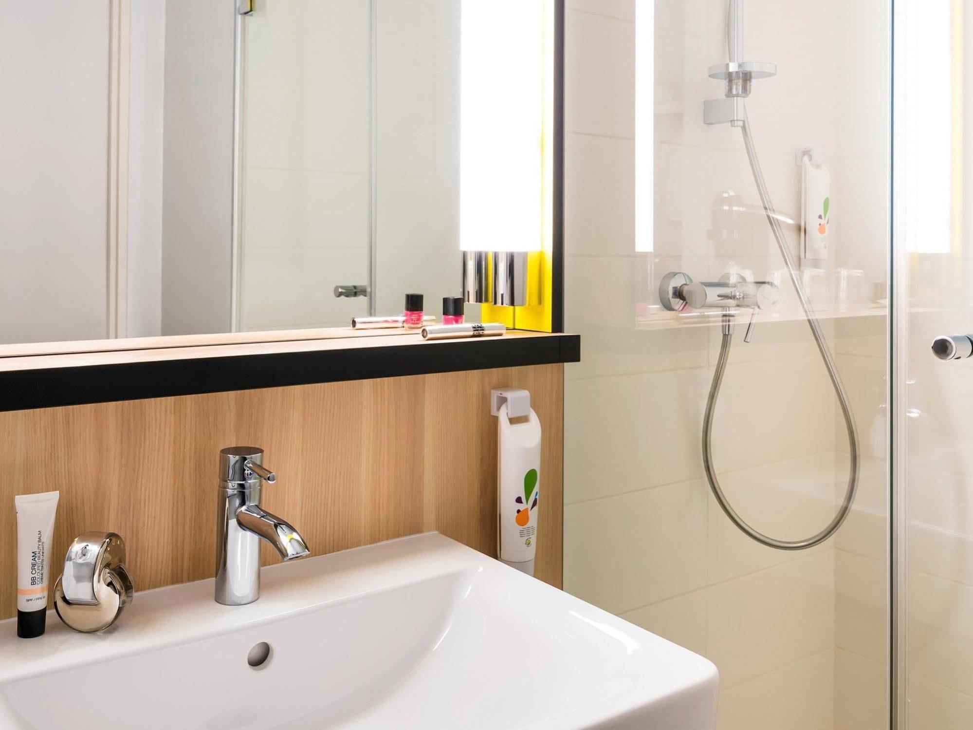 Ibis Styles Guyancourt Versailles Eksteriør billede