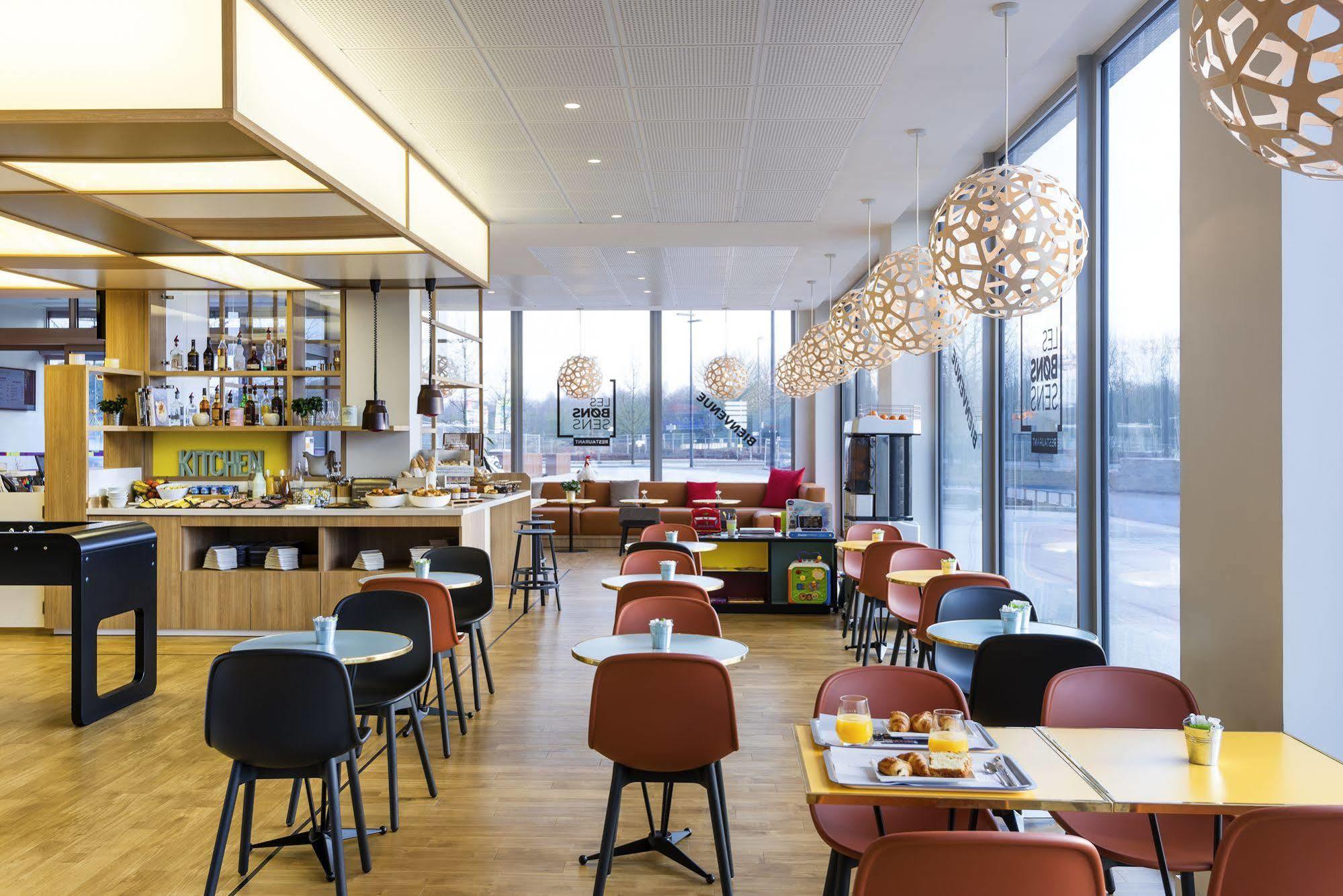 Ibis Styles Guyancourt Versailles Eksteriør billede